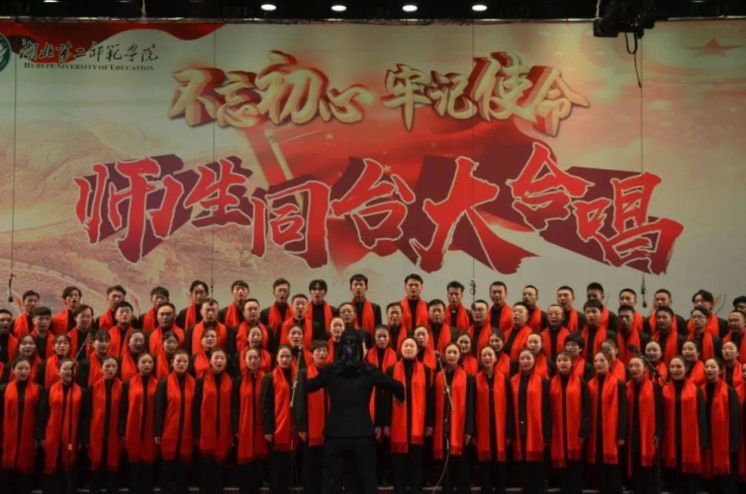 白虎宅的光影谜局：横长空间中的凶灾探秘